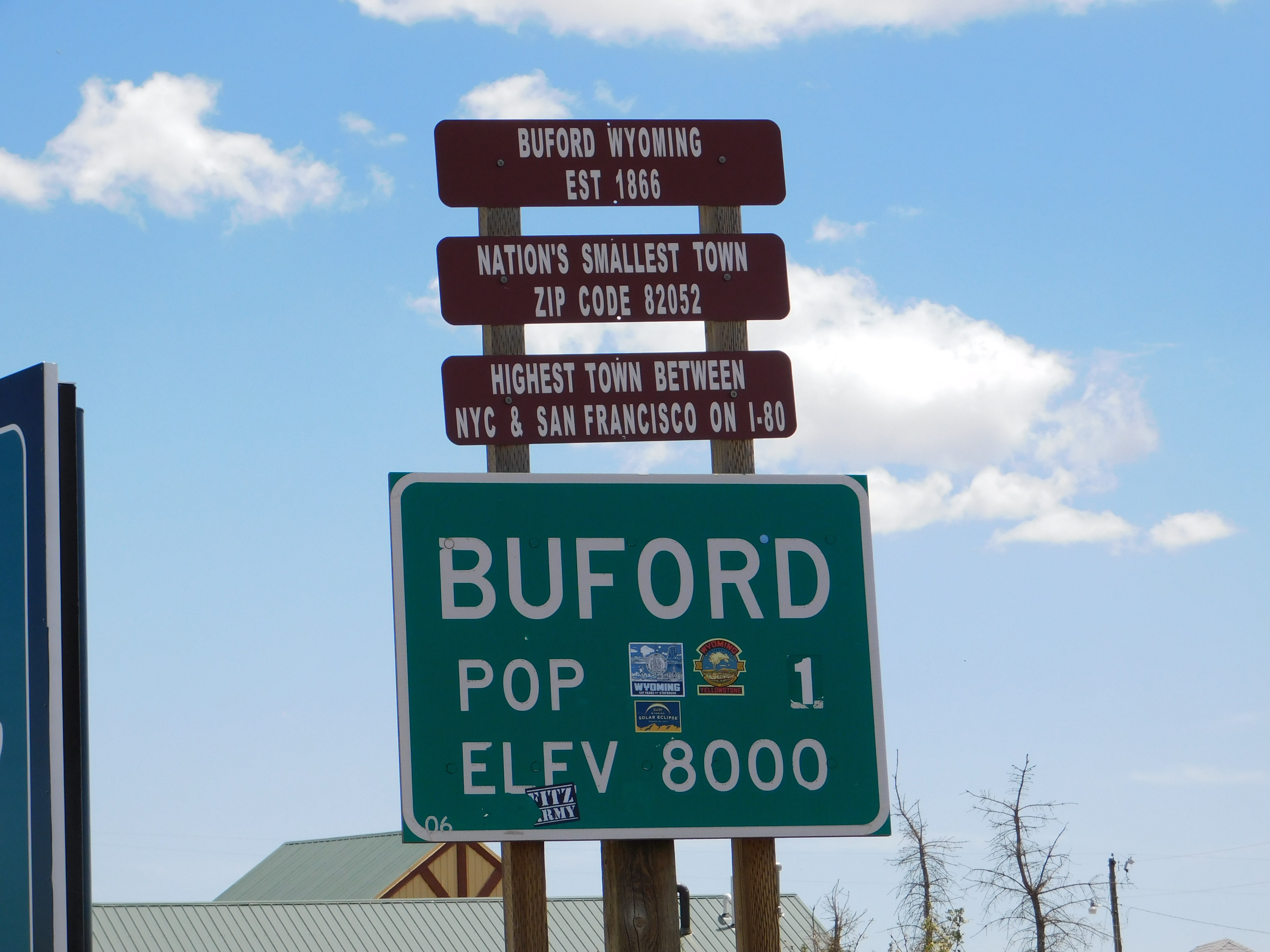 What is the smallest town in America? What is the smallest town in the world? Buford, Wyoming. Small Towns in the US Towns with a population of One